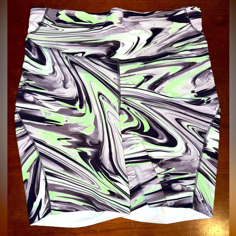 Lululemon NWOT Base Pace HR Bike Shorts Size 12